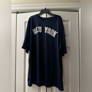 Men’s New York Yankee Tshirt
